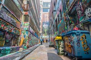 melbourne, austrália - 5 de julho de 2015 - hosier lane a famosa rua de arte de rua em melbourne, estado de victoria da austrália. foto