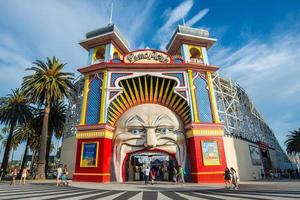 melbourne, austrália - 3 de outubro de 2015 - luna park o icônico parque de diversões de melbourne, austrália. foto