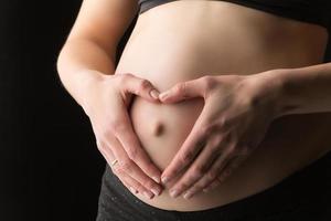 barriga de grávida feminina foto