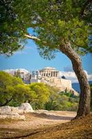 bela vista da antiga Acrópole, Atenas, Grécia foto