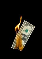 queimando dinheiro foto