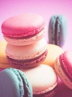 macarons pastel coloridos em estilo vintage. macarons doces com cores pastel. foto