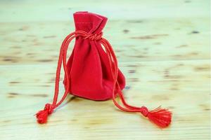 sacola de presente vermelha foto