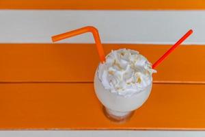 milk-shake com chantilly foto