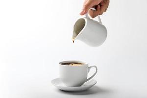 xícara de café sobre fundo branco foto