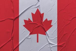 bandeira canadense feita de papel amassado foto