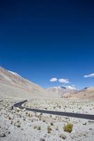 estrada de alta altitude no Himalaia foto