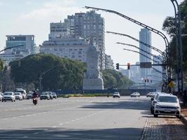 Buenos Aires, Argentina. 2019 libertador avenue, vista para o monumento de los espaoles foto