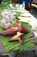 sal na flor de bananeira. conceito de comida tailandesa foto