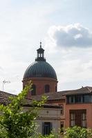 cúpula de la grave em dia ensolarado em toulouse, frança, no verão de 2022. foto