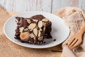 close-up de brownies de chocolate assados foto