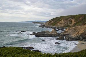 litoral do oceano pacífico ao norte da bodega bay foto