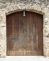 porta de madeira velha. foco seletivo foto