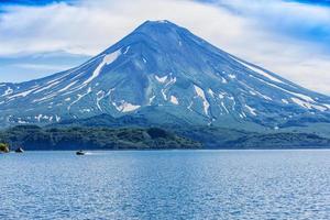 vulcões na península de kamchatka foto