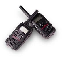 duas antenas de walkie-talkie pretas foto