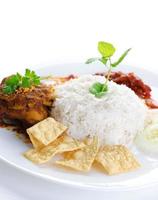 comida malaia nasi lemak foto
