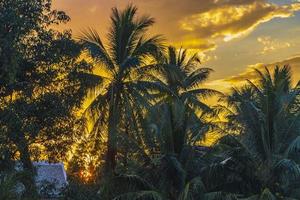 pôr do sol no panorama paisagem rio mekong e luang prabang laos. foto