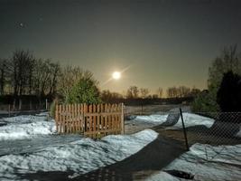 noite de primavera em uma aldeia russa viagem natureza foto