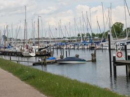 a cidade de kappeln no rio schlei foto