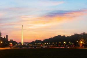 monumento de washington no shopping nacional à noite. Washington DC EUA. foto