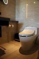 design interior moderno de um banheiro foto