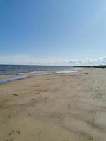 grande praia de areia foto