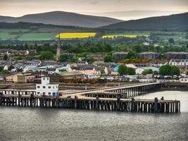 a cidade de inverness e as terras altas da Escócia foto