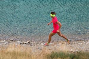 atleta feminina correndo foto
