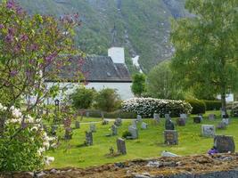 a pequena aldeia eidfjord no hardangerfjord norueguês foto