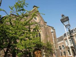 a cidade de haarlem na holanda foto