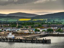 a cidade de inverness e as terras altas da Escócia foto