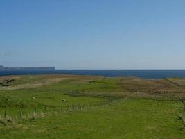 as ilhas shetland com a cidade de lerwick na escócia foto