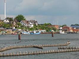 a cidade de kappeln no rio schlei foto