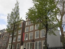 a cidade de amsterdã na holanda foto