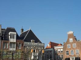 a cidade de haarlem na holanda foto