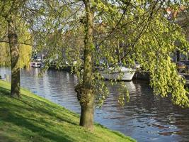 a cidade de haarlem na holanda foto