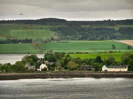 a cidade de inverness e as terras altas da Escócia foto