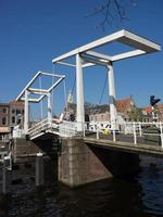 a cidade holandesa de haarlem foto