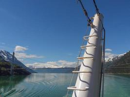 a pequena aldeia eidfjord no hardangerfjord norueguês foto