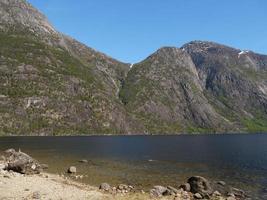 a pequena aldeia eidfjord no hardangerfjord norueguês foto