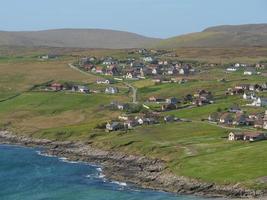 as ilhas shetland com a cidade de lerwick na escócia foto