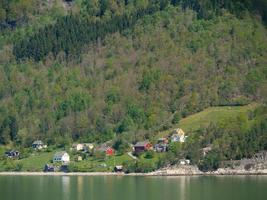 a pequena aldeia eidfjord no hardangerfjord norueguês foto