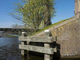 a cidade de haarlem na holanda foto