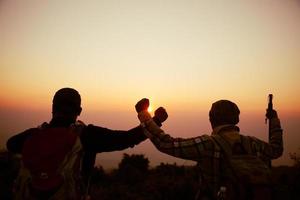 caminhante com mochila foto