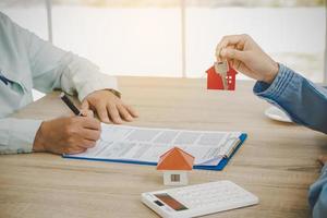 corretor de imóveis contrato de listagem de aluguel de casa residencial