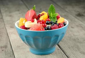 salada de frutas frescas e saborosas