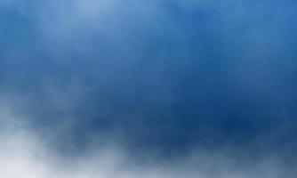 nevoeiro azul cobalto ou fundo isolado de cor de fumaça para efeito. foto