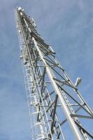 torre de telecomunicações com antenas foto