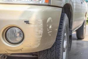 pintura do carro pára-choques riscada foto
