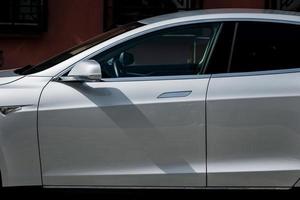 minsk, bielorrússia, junho de 2022 - carro elétrico tesla. foto